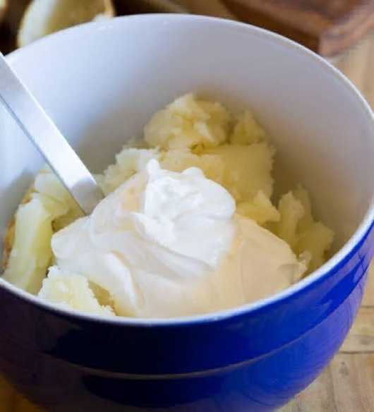 Запечена картопля в духовці з сиром