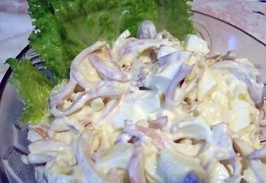 Салат з кальмарів та плавленим сиром