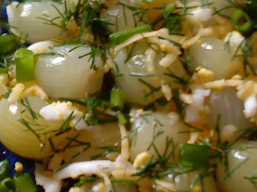 Салат із печеної ріпчастої цибулі
